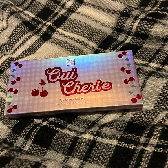 The Beauty Crop Oui Cherie Palette NWT - Picture 1 of 5